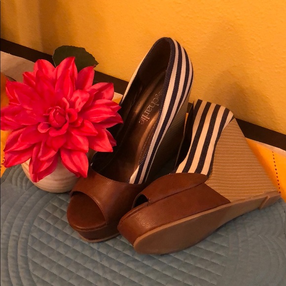 CHARMING CHARLIE SHOES 🍁👠🍁 - Picture 2 of 7